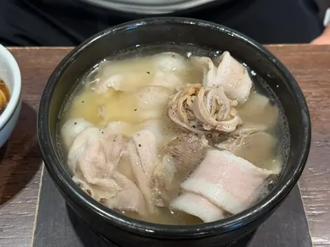 オム・ヨンベク テジクッパ 鐘閣店