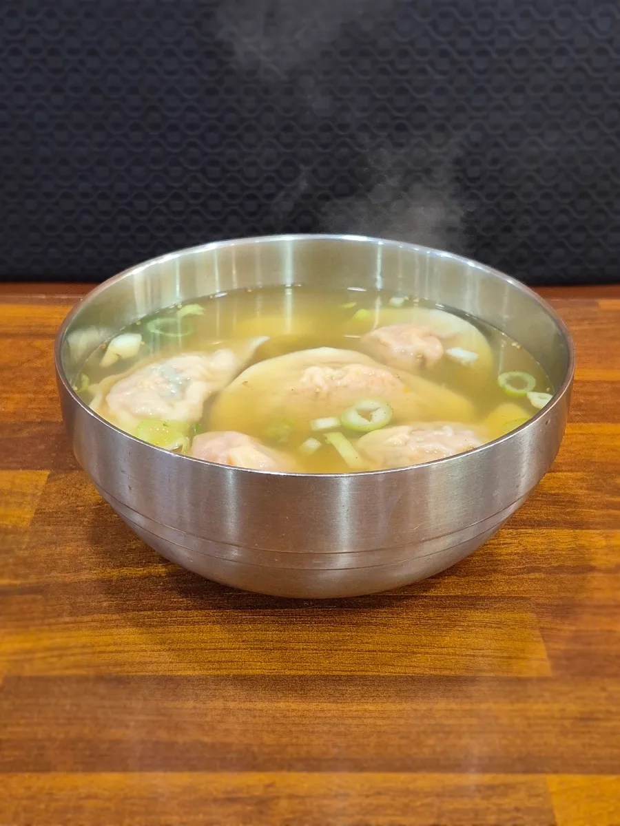 トックマンドゥク（餅入り餃子スープ・マンドゥ5個）