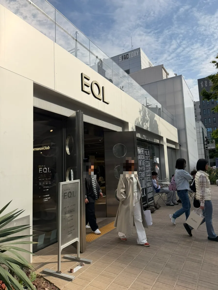 EQL 聖水店 — EQLの看板がある店先