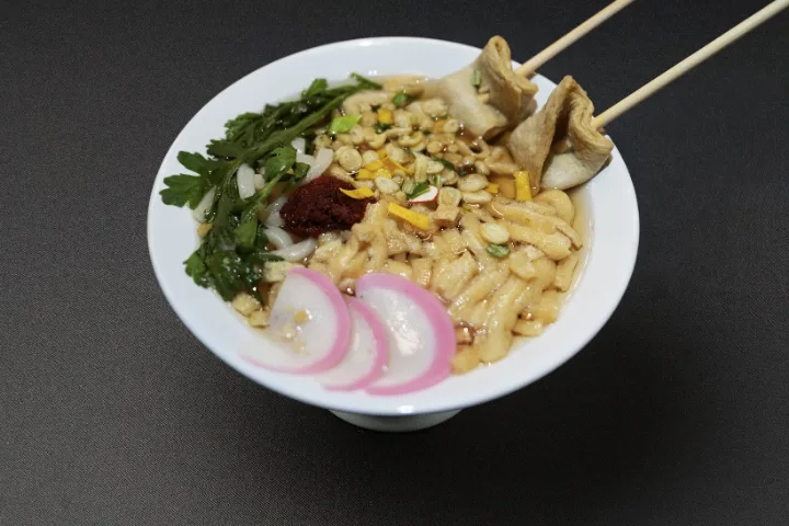 辛口練り物うどん