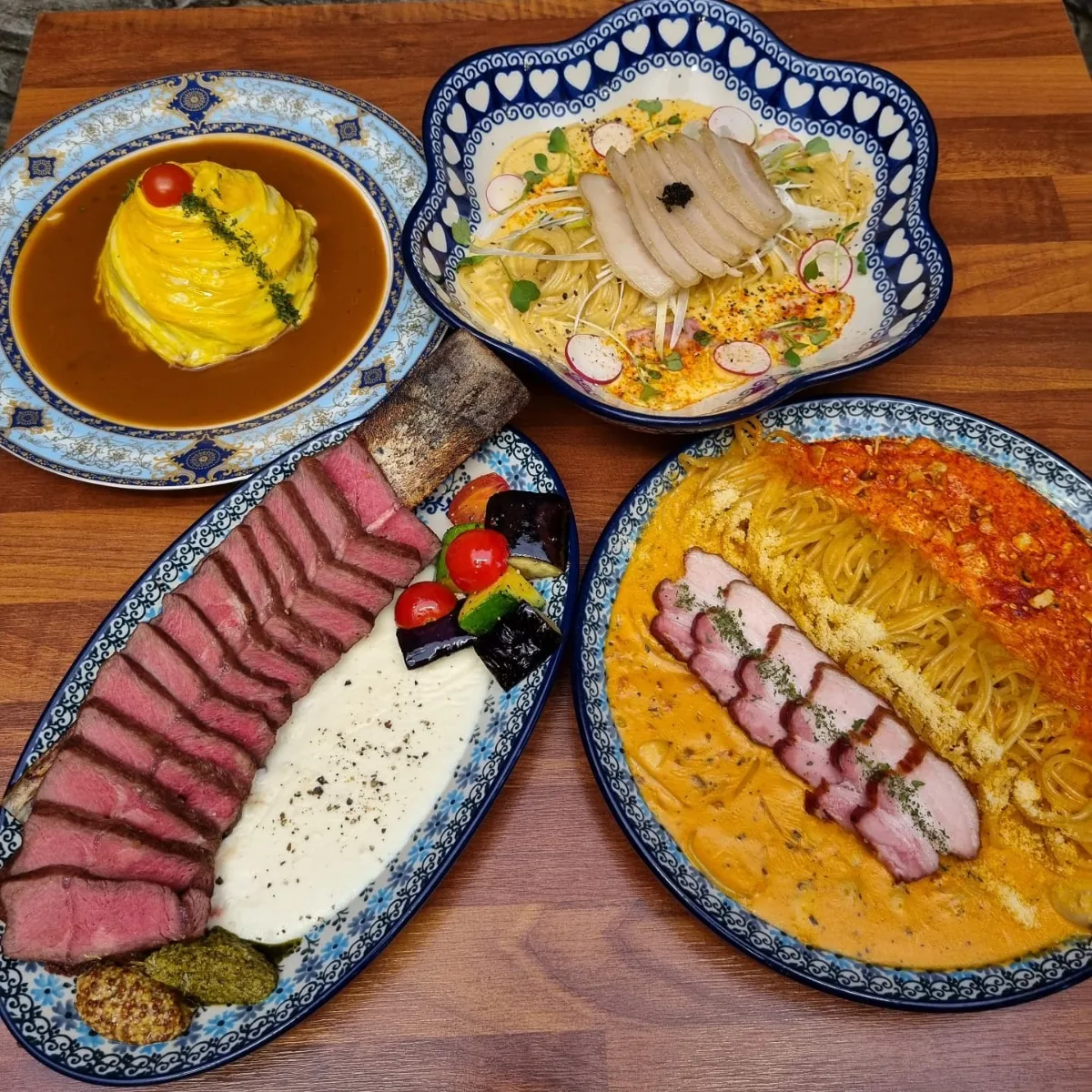 Favorite Ikseon — ステーキとパスタが並ぶ食卓