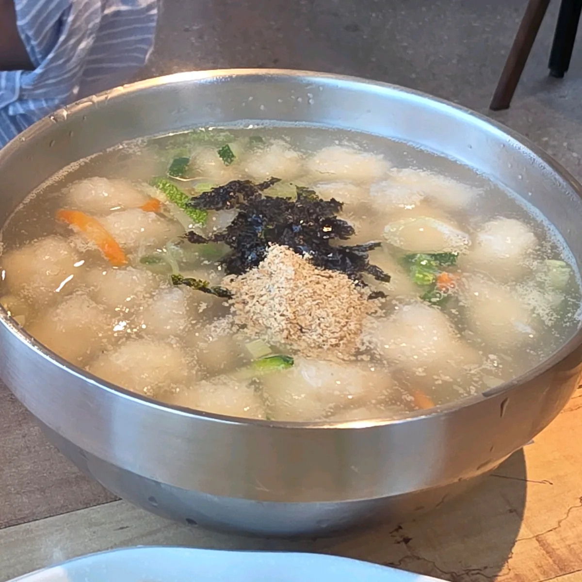 カムジャオンシミ（じゃがいも団子のスープ）