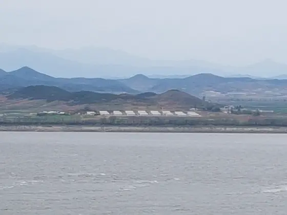 展望台から見える対岸の北朝鮮
