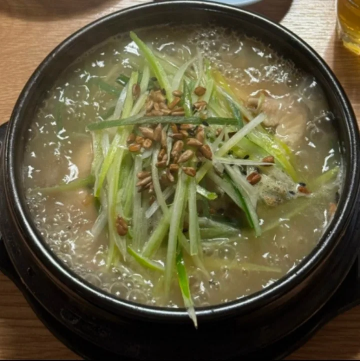 参鶏湯（サムゲタン）
