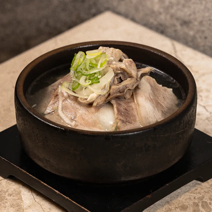 豚肉と内臓のクッパ（澄んだスープ・濃厚スープ）