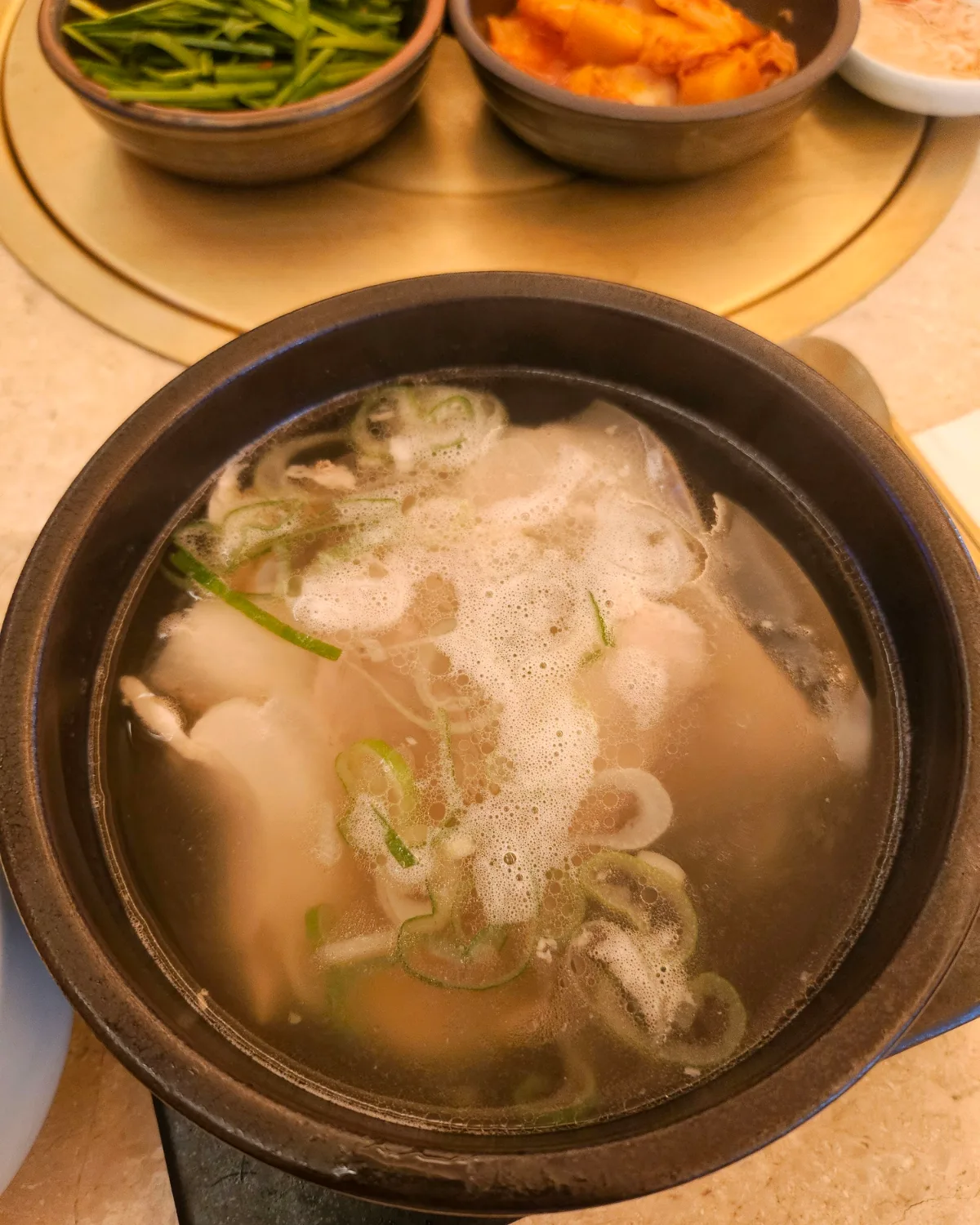 澄んだスープのデジクッパ