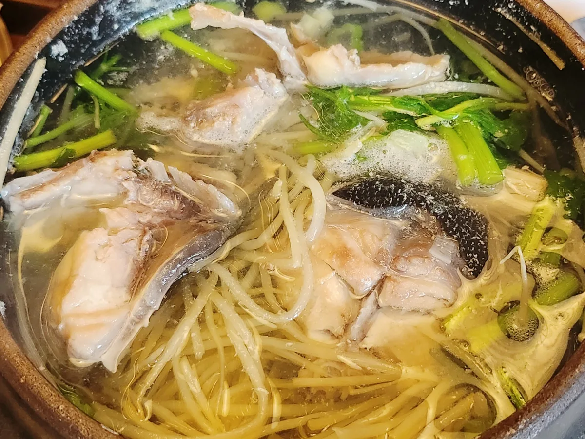 湯気の立つふぐの澄ましスープ