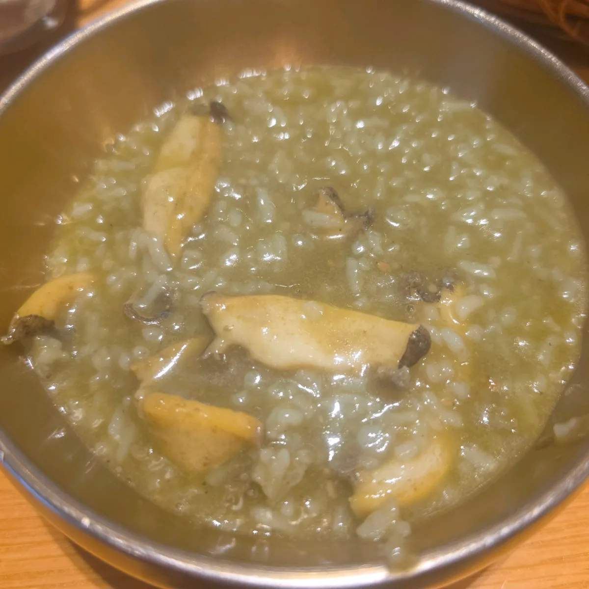 アワビの身がのった粥