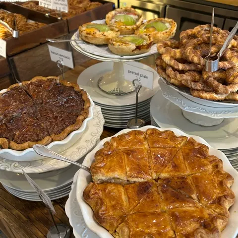 GINGER BEAR PIE SHOP 蚕室店