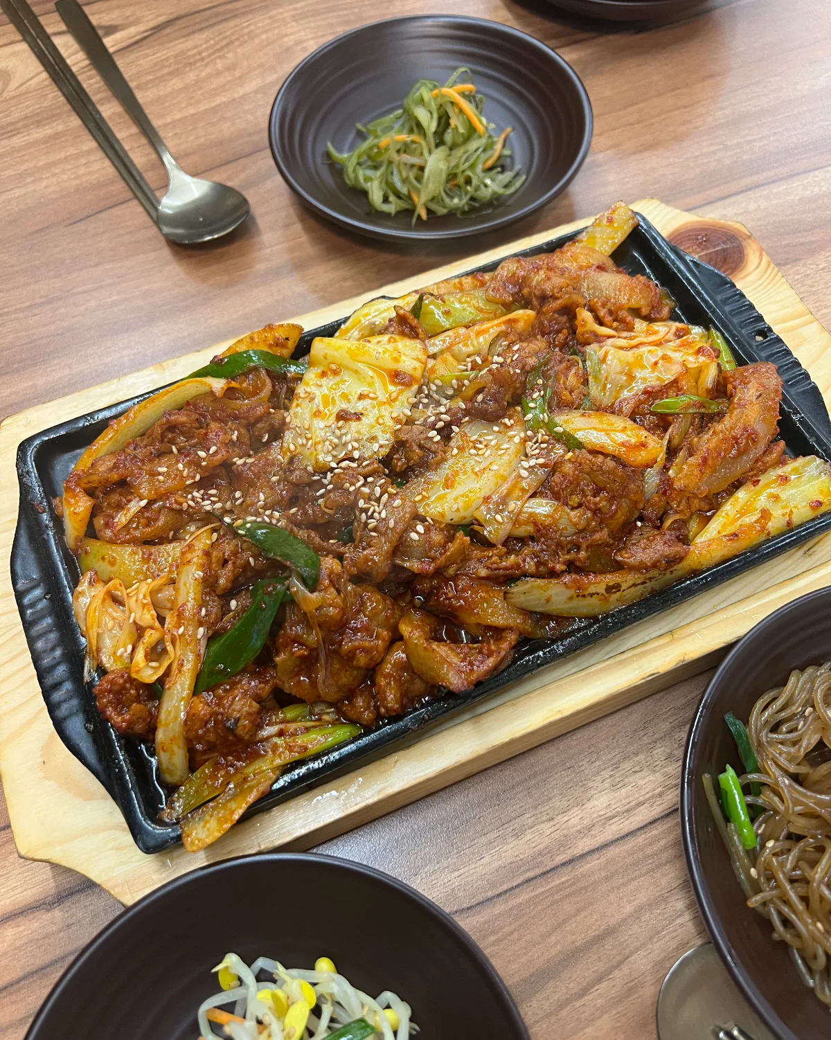キワオク・チョダン・スンドゥブ 本店 — 豚バラ肉の甘辛炒め