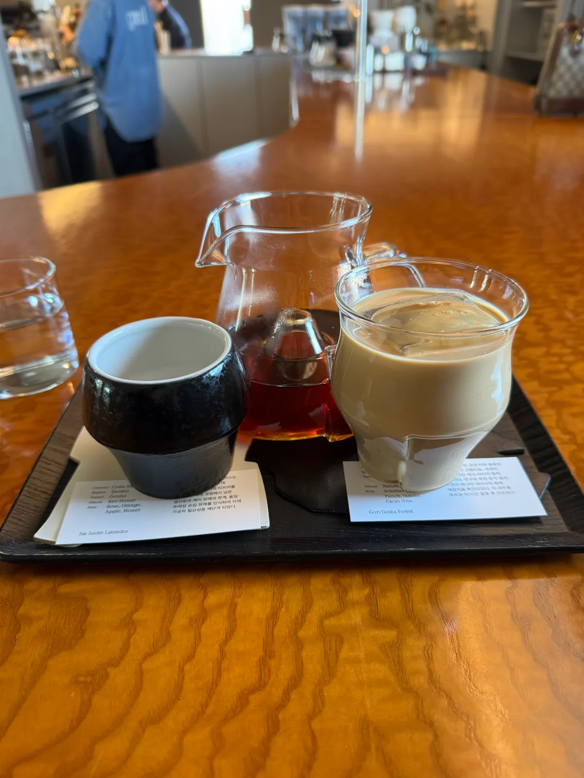 gml 漢南店 — カウンターに並ぶコーヒー
