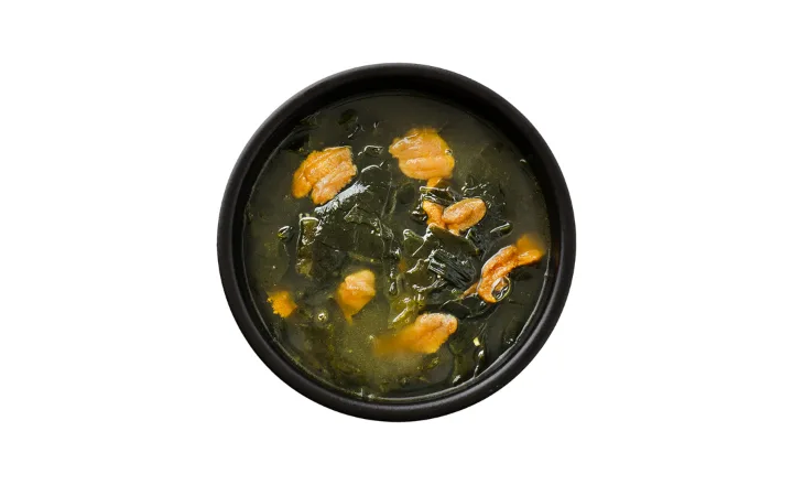 ウニ入りワカメスープ