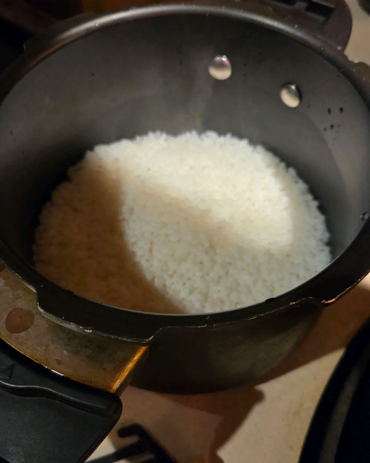 圧力釜で炊き上がったご飯