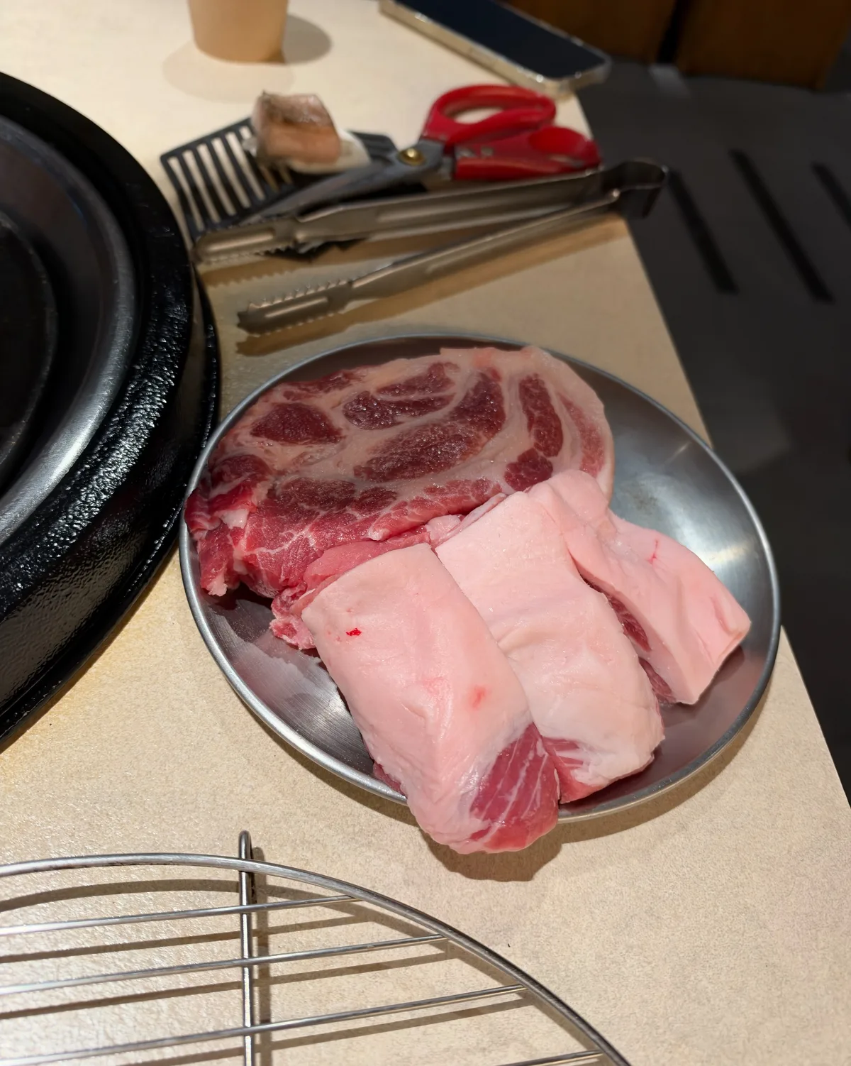 BBQ YUL 本店 — 皿に盛られたモクサルとカブリサル