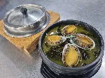 ボマルとアワビ入りワカメスープと釜炊きご飯