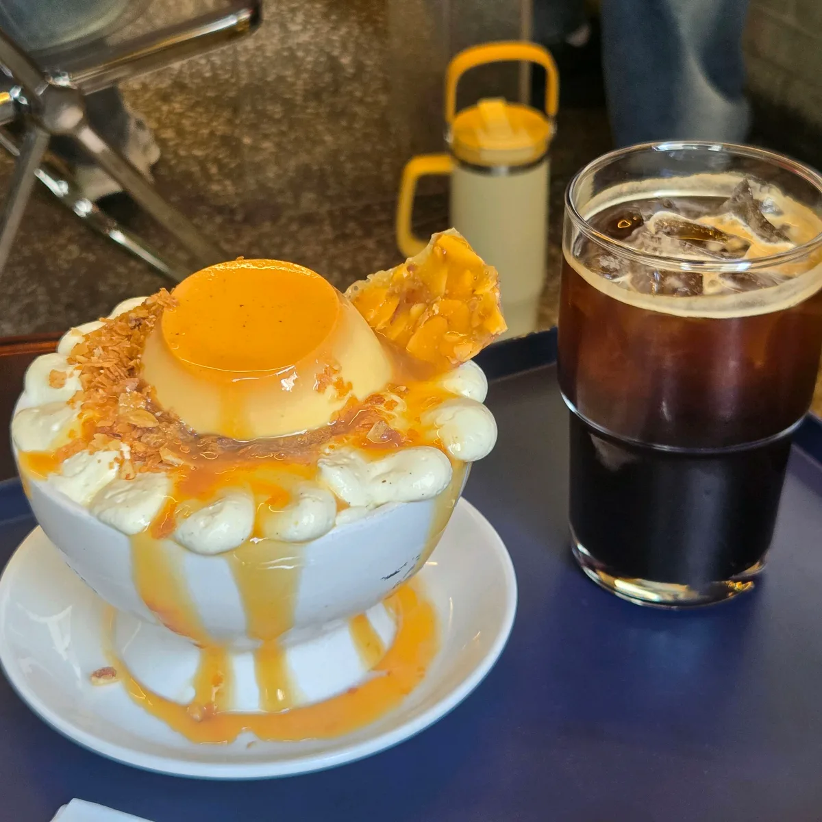 プリンのかき氷とアイスコーヒー