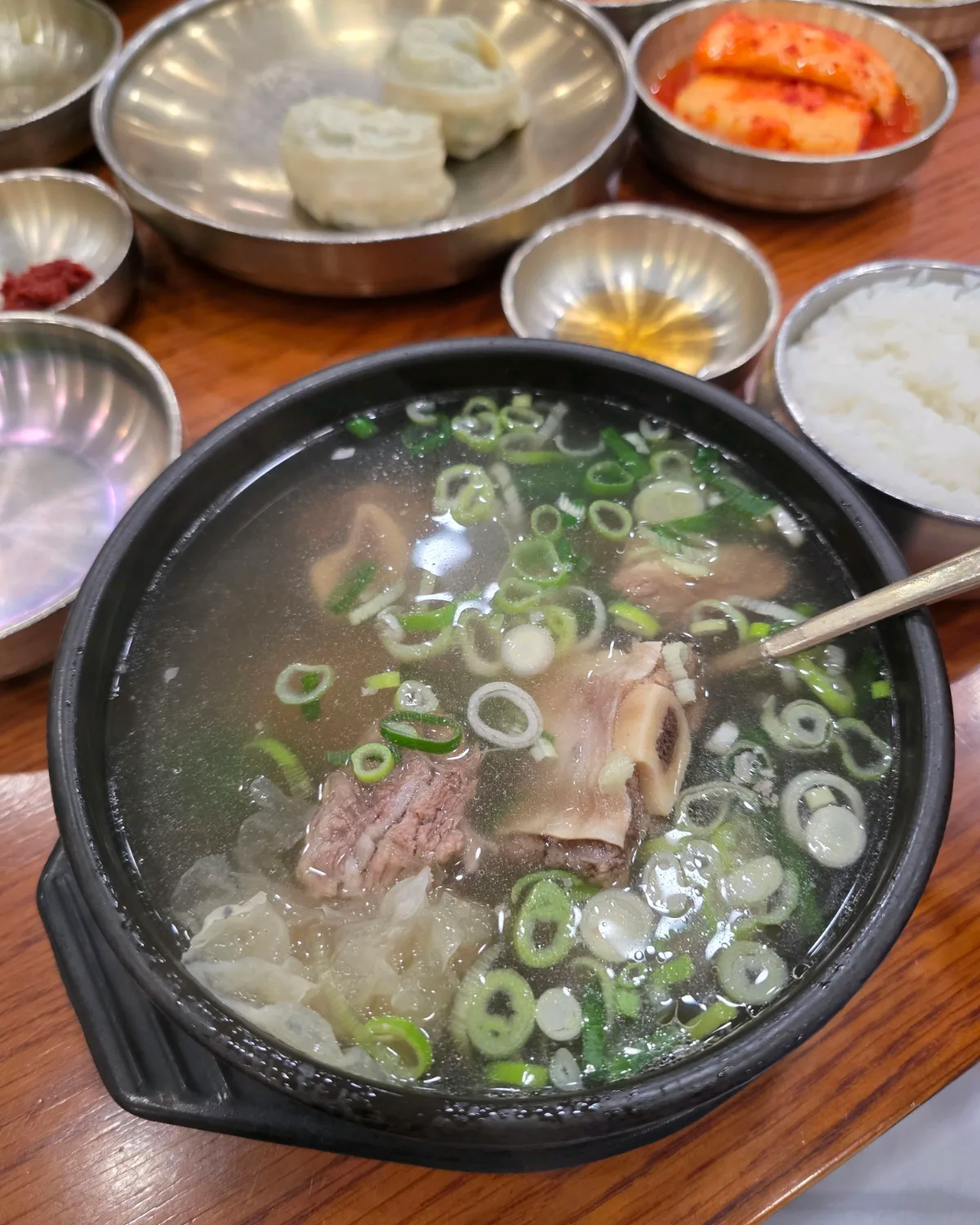 骨付き牛肉とネギのカルビタン