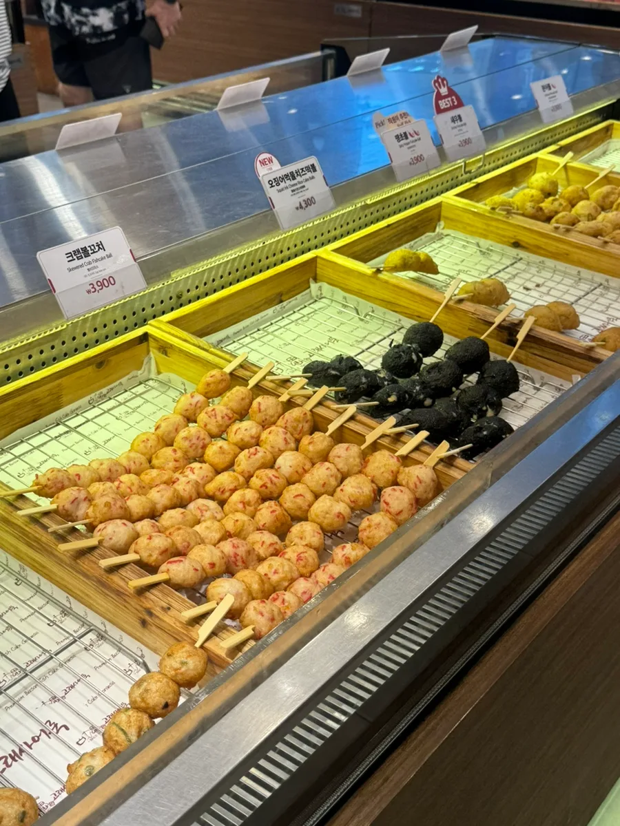 売り場に並ぶ丸いオムッ串