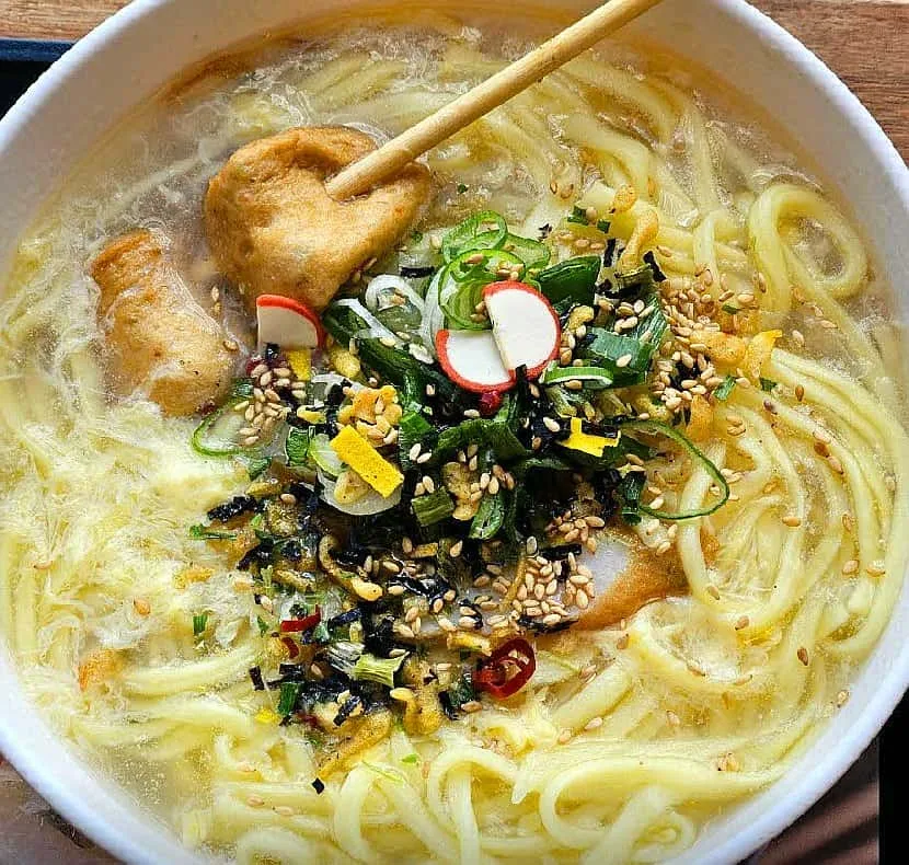 オムッとねぎをのせた汁麺