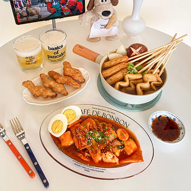 古来思オムッ 海雲台店 — 串オムッと赤いソースの料理