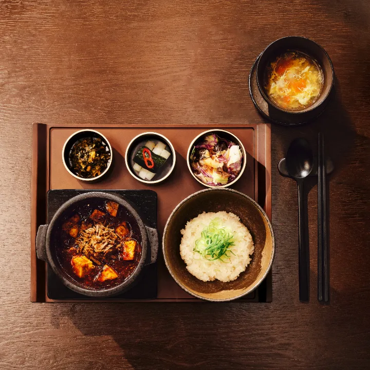 牛肉だしの麻婆豆腐定食（昼、1人1セット）