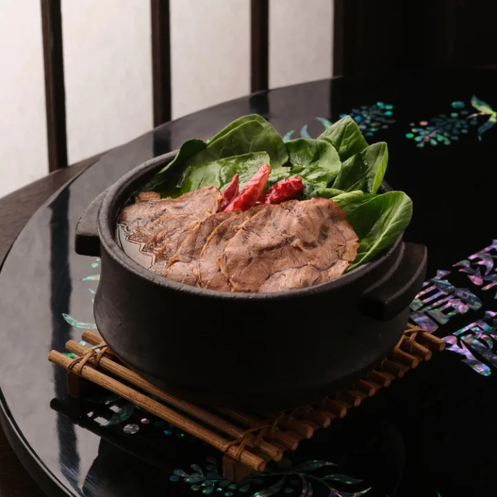 牛肉スープの土鍋料理（韓牛骨スープ）