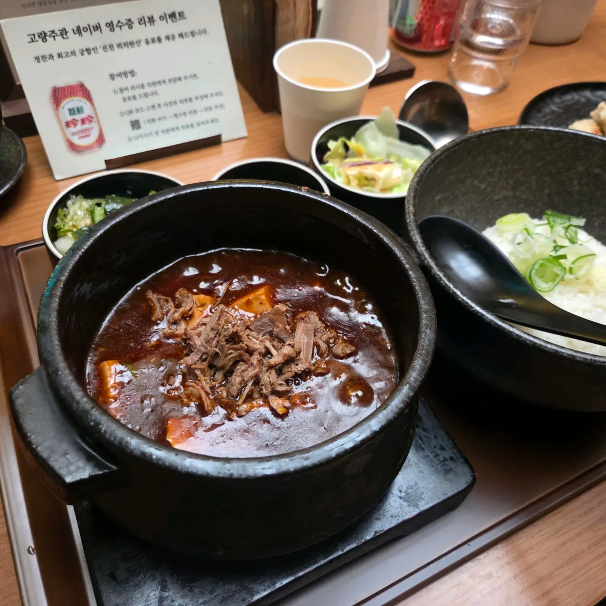 土鍋の豆腐料理とご飯