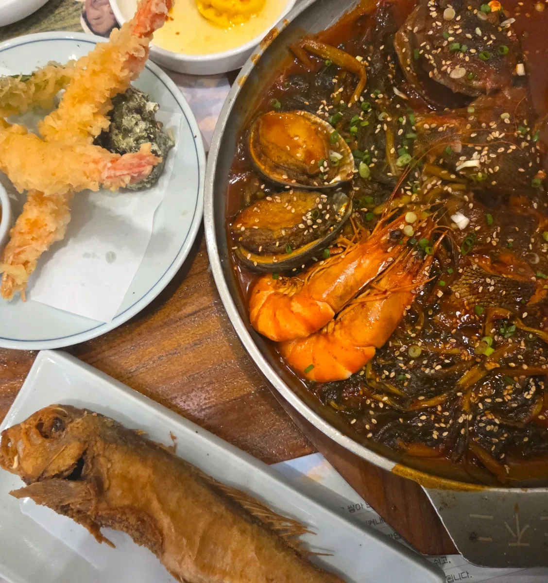 エビとアワビ入りの魚の煮付け