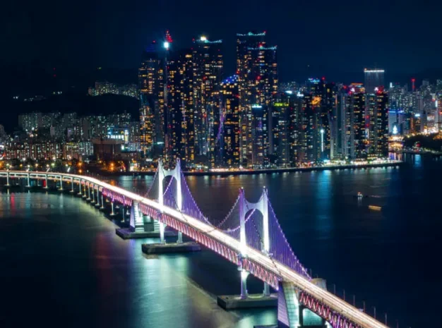 マリンシティの夜景と広安大橋
