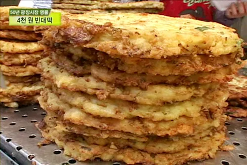 広蔵市場で厚く焼き上げたピンデトク