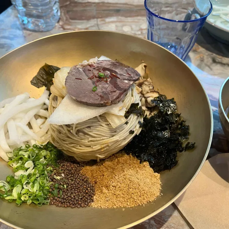 具をのせたコルドン麺