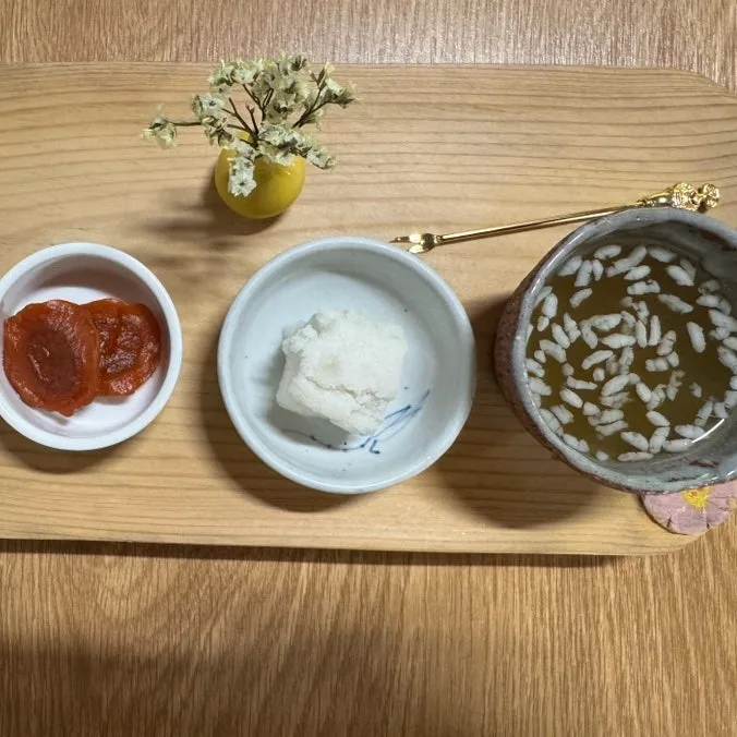 にんじんの蜜煮と餅、シッケのデザート
