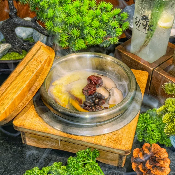 炊きたての栄養釜飯