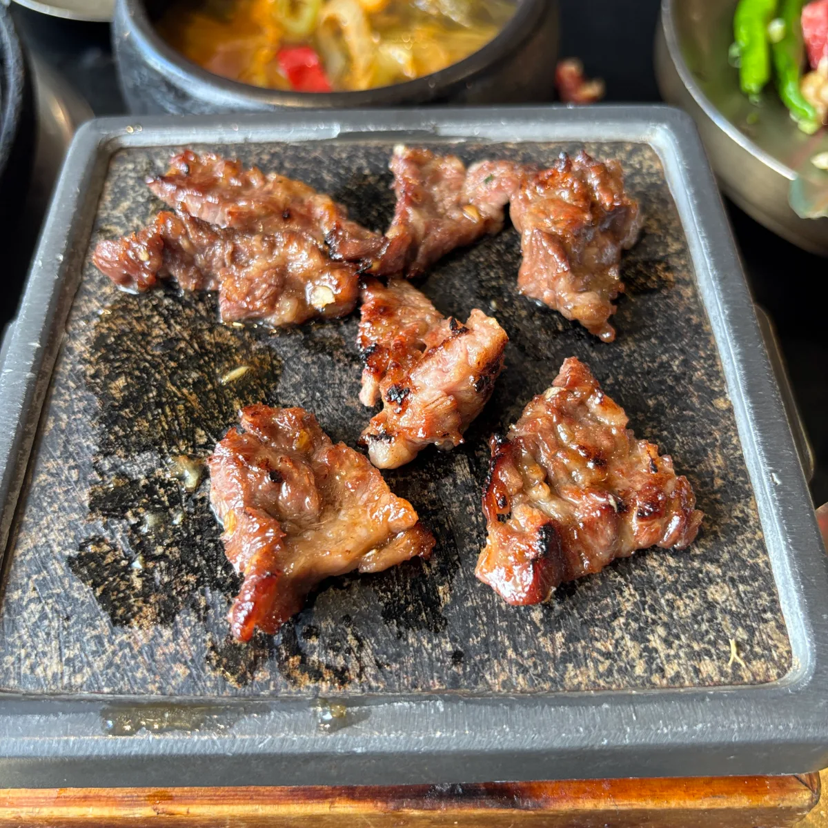 焼き目のついたカルビ