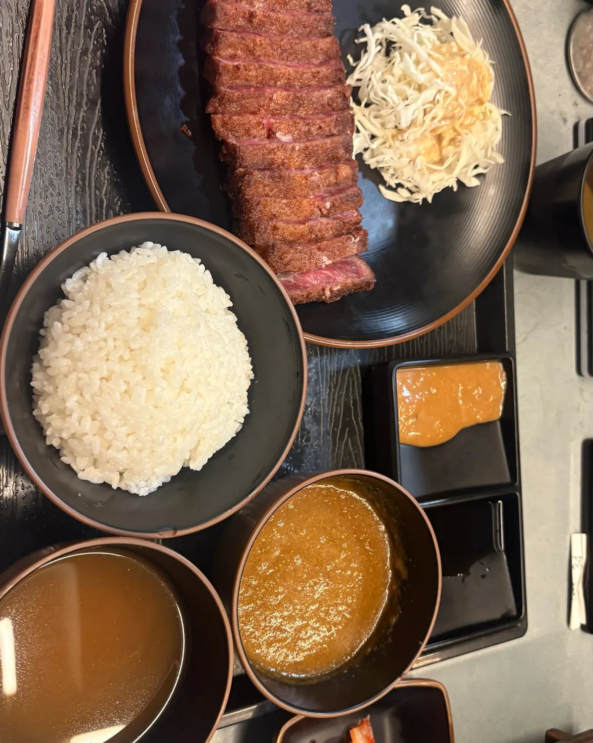 カレーが付く牛カツ定食