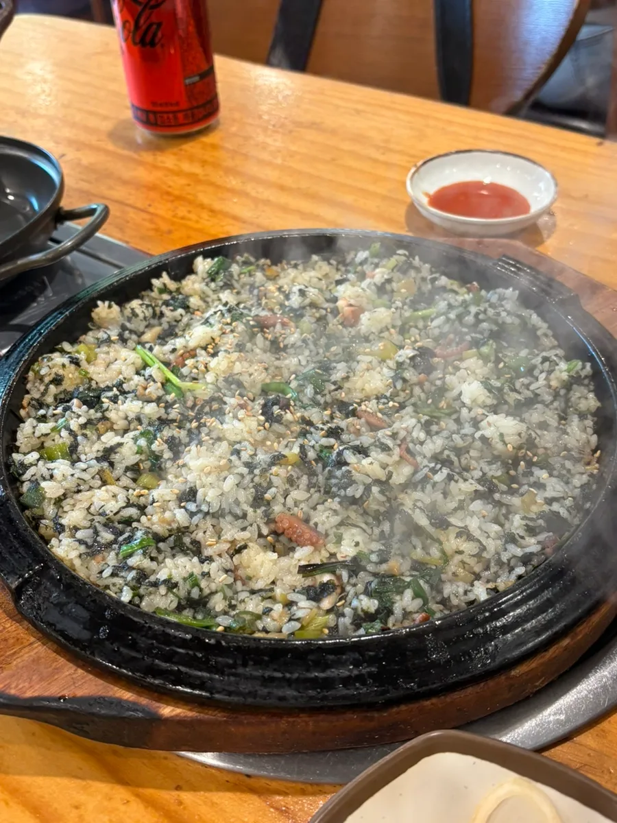 鉄板いっぱいのチャーハン