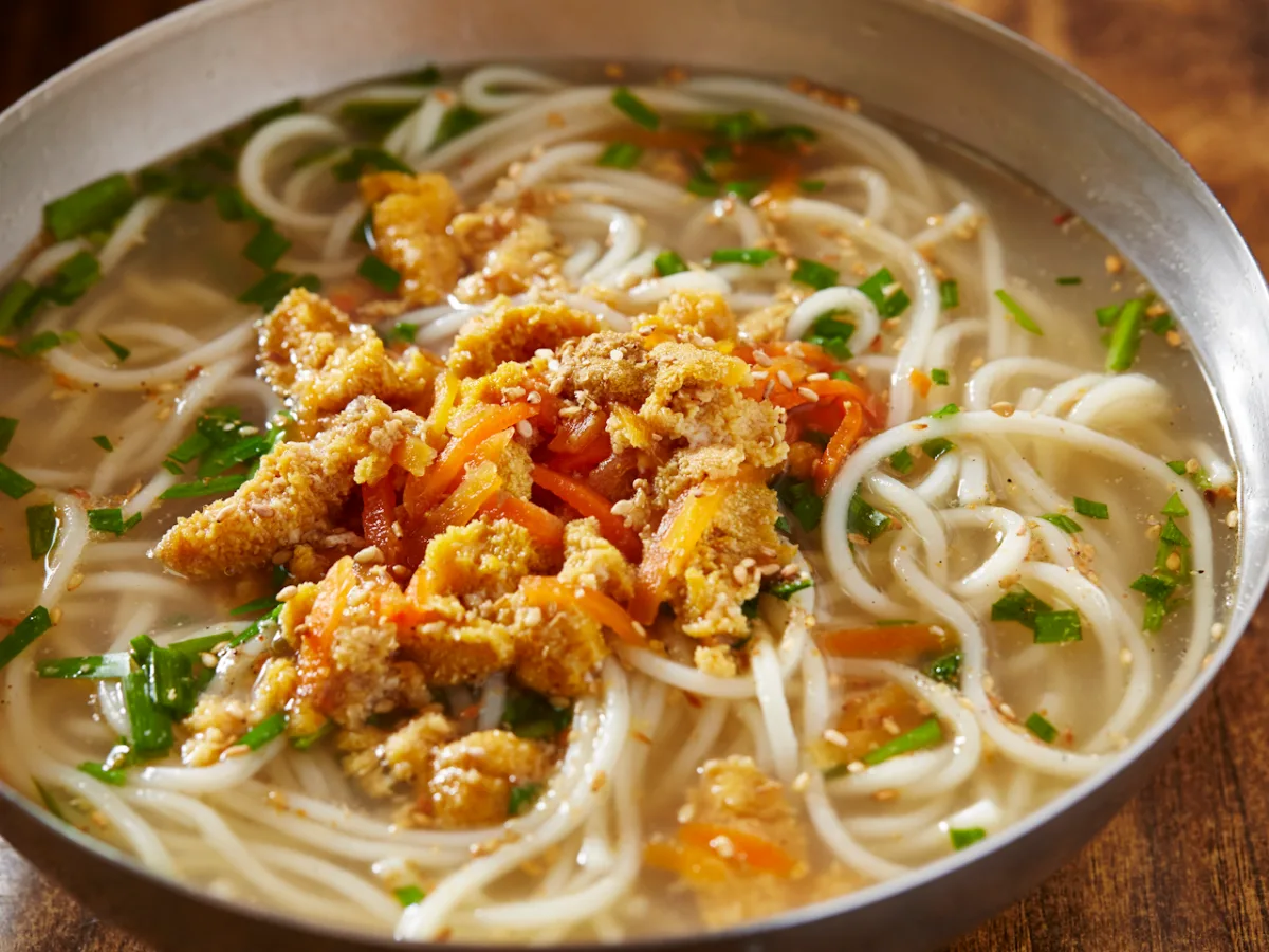 海女村 — ウニと刻み野菜がのった汁麺