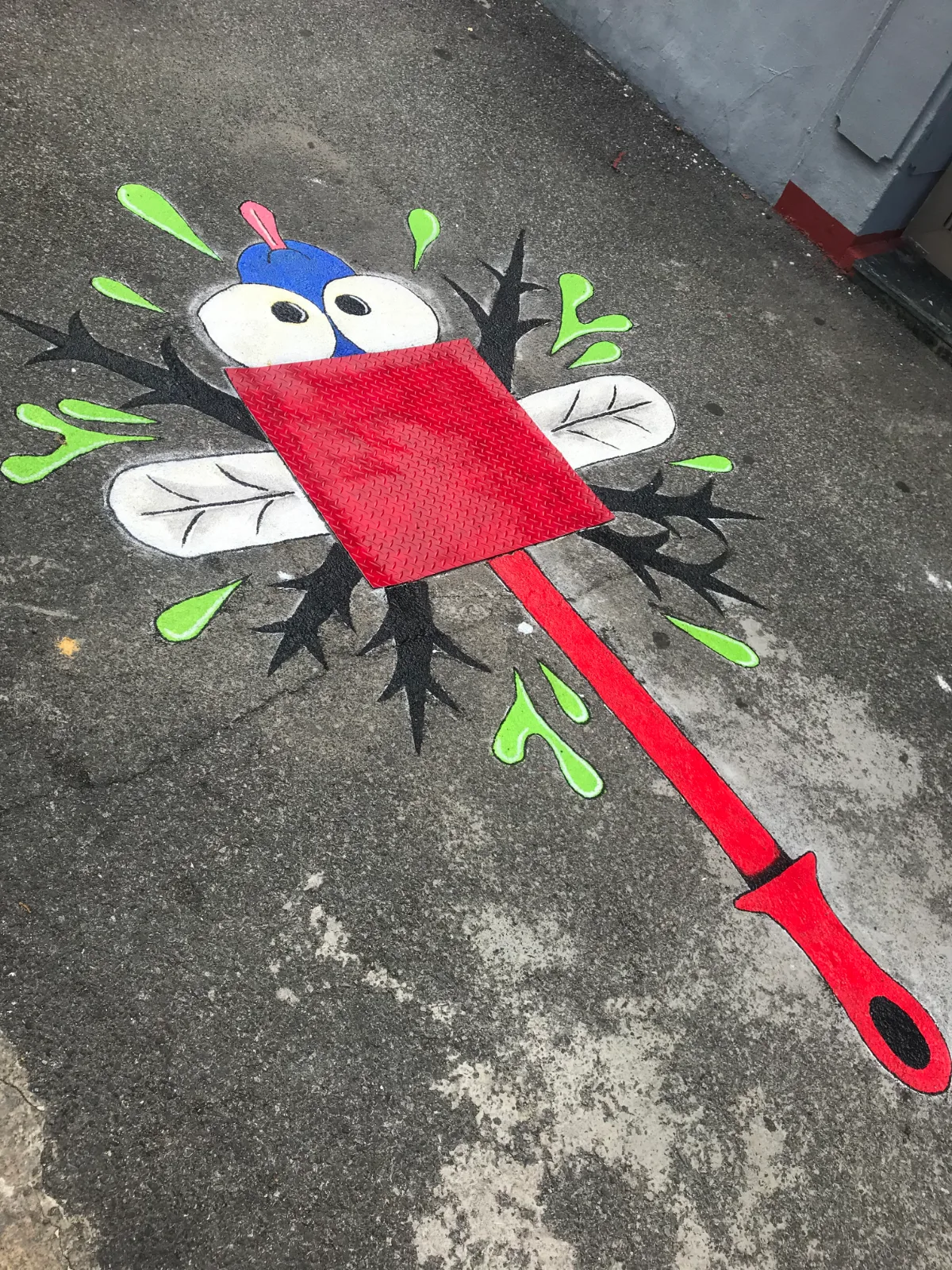 ヘリダンキル — 路面に描かれた蚊の絵