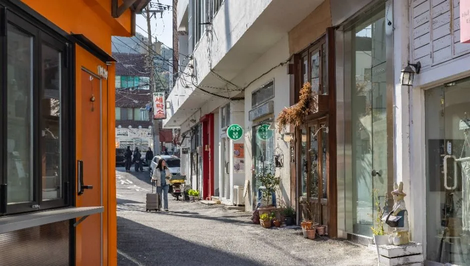 ヘリダンキル — 店先が並ぶヘリダンキルの路地