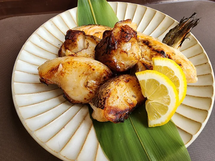 メロと魚のカマ焼き