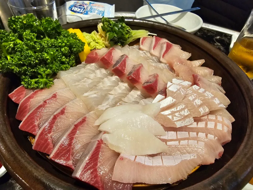 海雲会館 — ブリやヒラメの熟成刺身