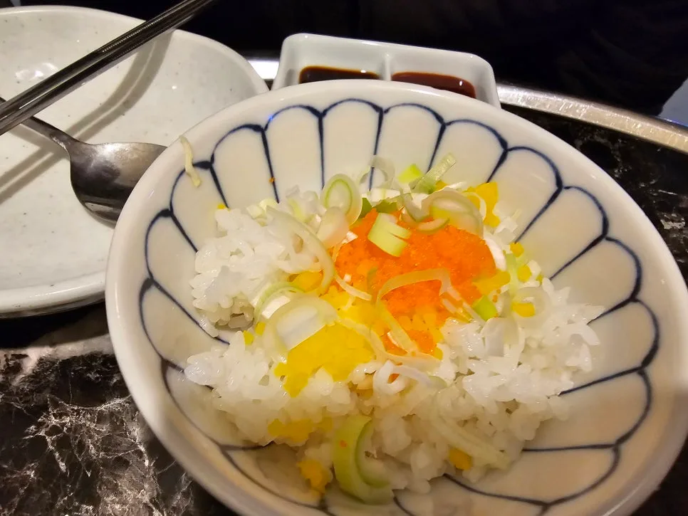海雲会館 — とびこをのせた酢飯