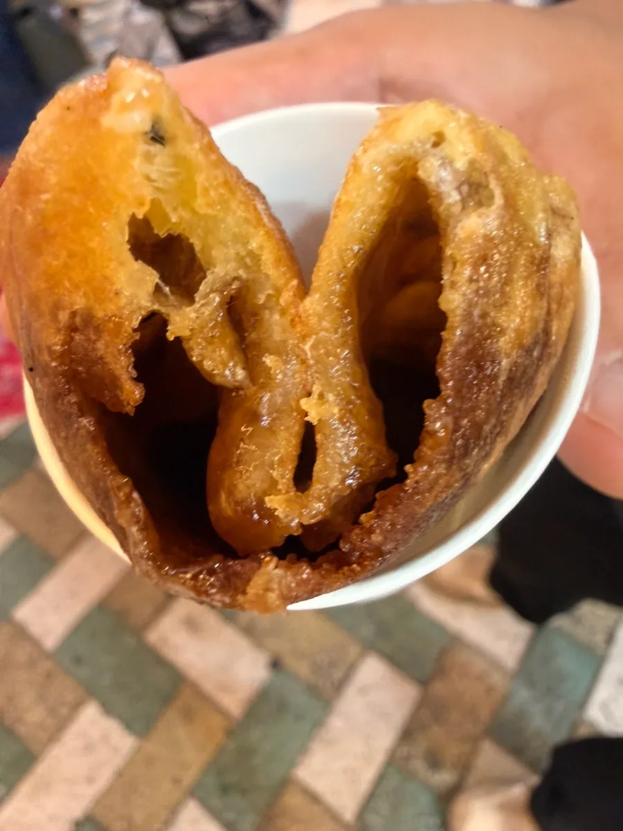 ナッツや種がのぞくシアッホットク
