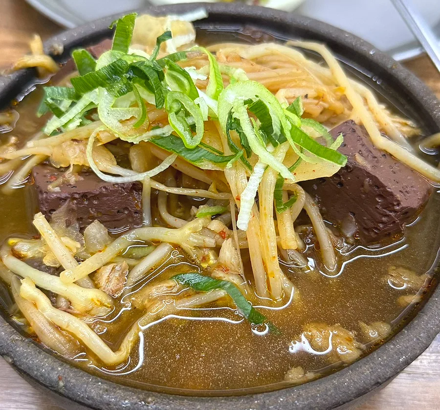 ねぎとソンジが入ったクッパ