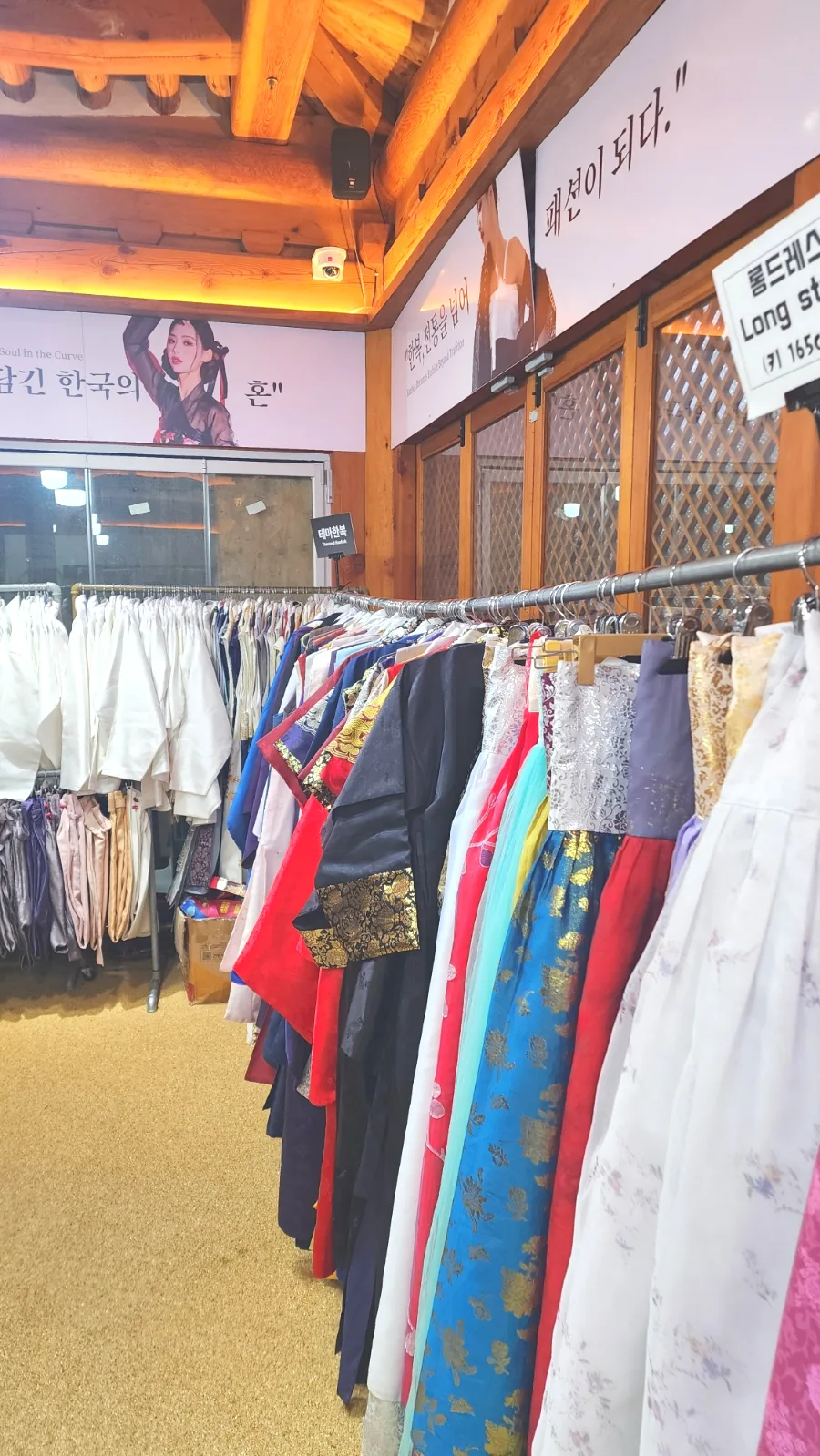 韓服男 全州韓屋村店 — 金の模様をあしらった韓服