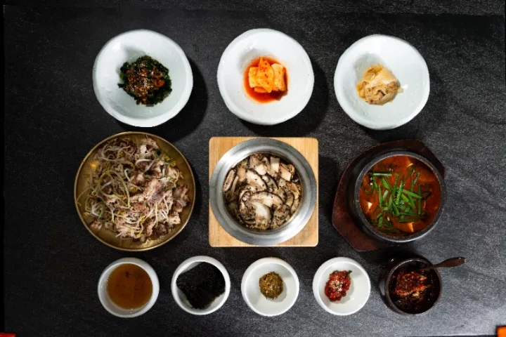 ソンファ茸の釜飯定食
