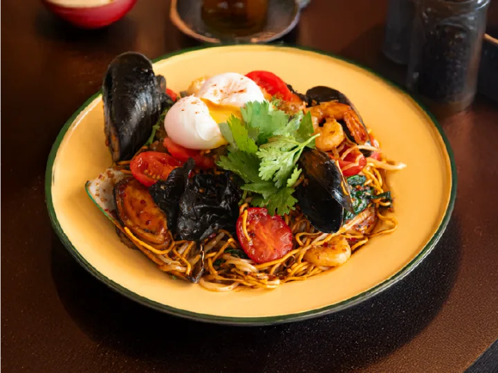 スパイシー海鮮エッグヌードル