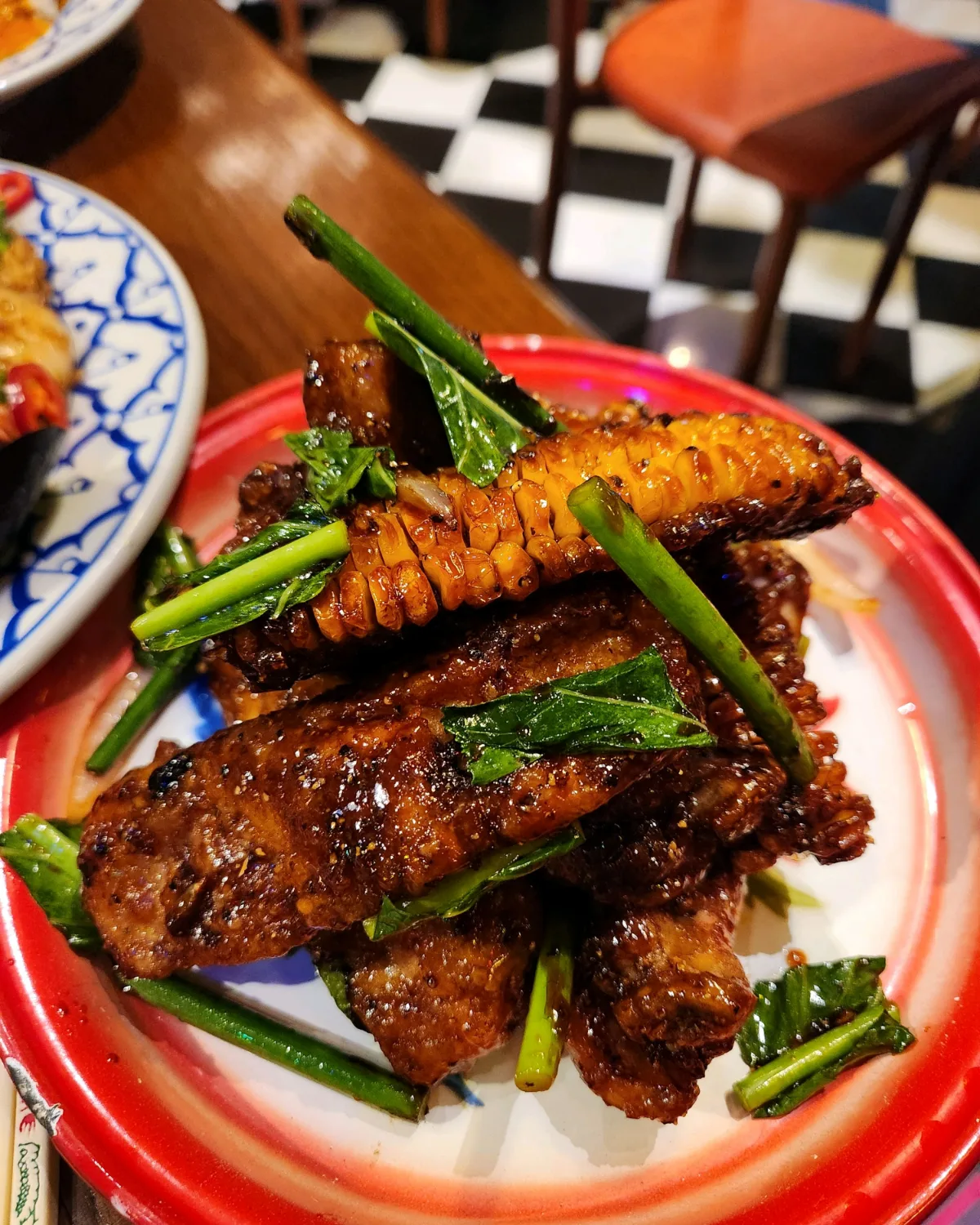 ヒョットゥ 龍山店 — 黒胡椒のスペアリブとコーンリブ