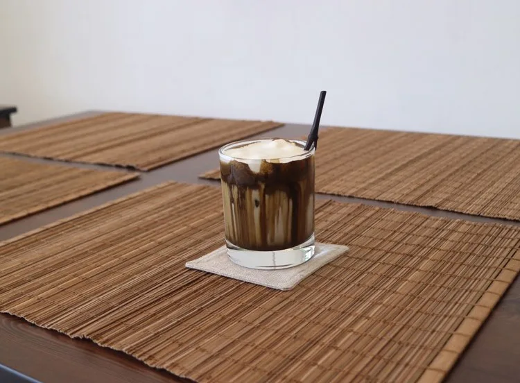 ヒンダジョン — クリームをのせたほうじ茶ブラン