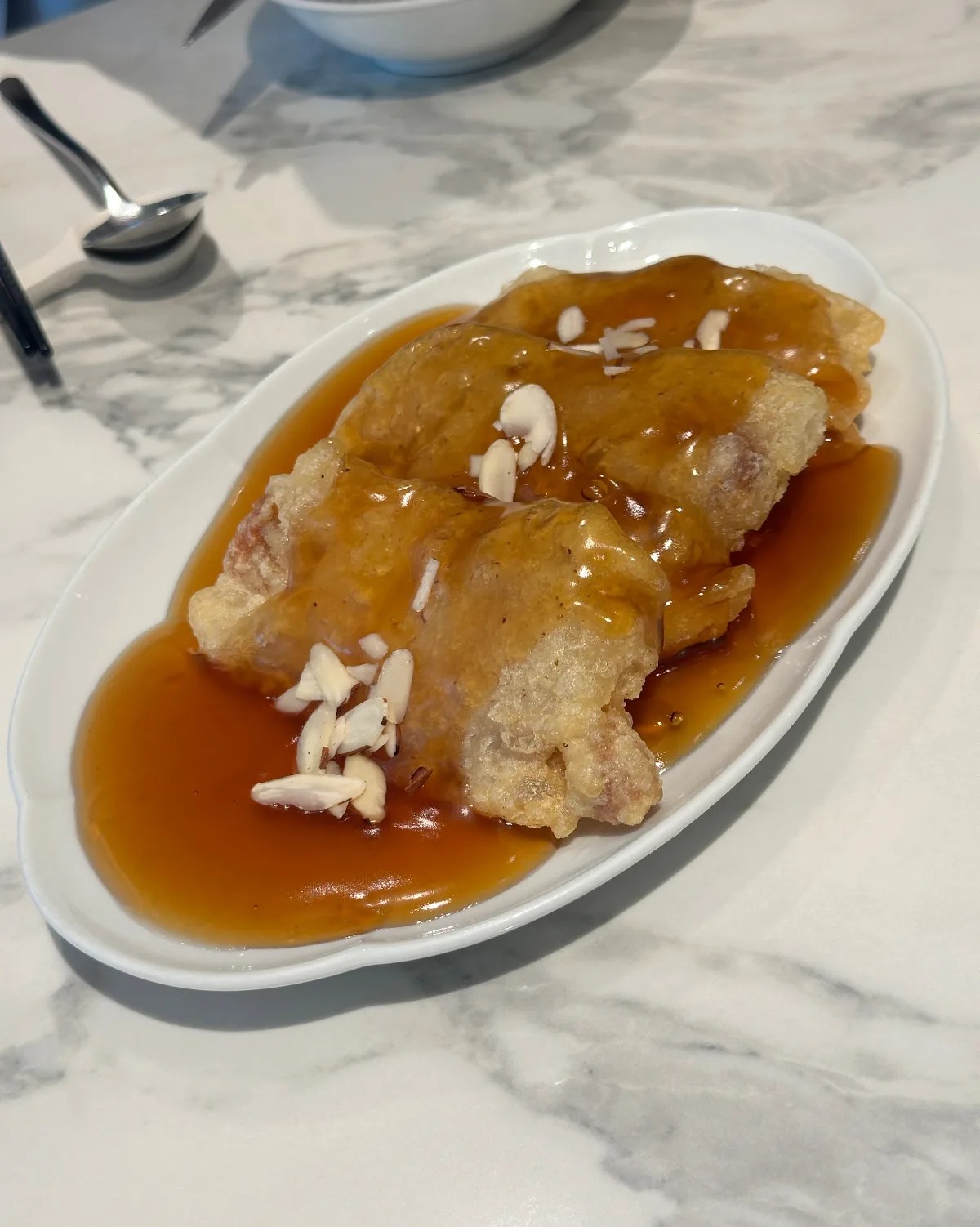 アーモンドを散らした甘酢あんのクォバロウ